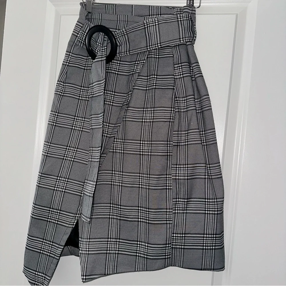 WALTER BAKER Skirt - Picture 5 of 15